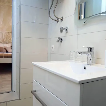 بيت ضيافة Luxury Lidija 3*