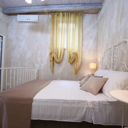 بيت ضيافة Luxury Lidija 3*
