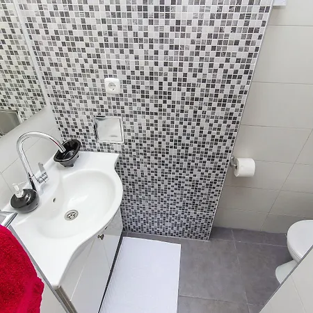 بيت ضيافة Luxury Lidija 3*