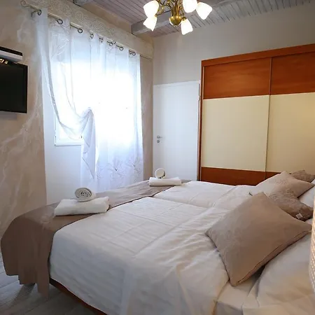 Luxury Lidija Pensión Split